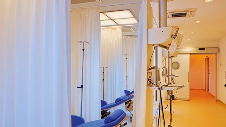Waiting area of South Operating Centre, Germany, lit by Philips Lighting healthcare solutions