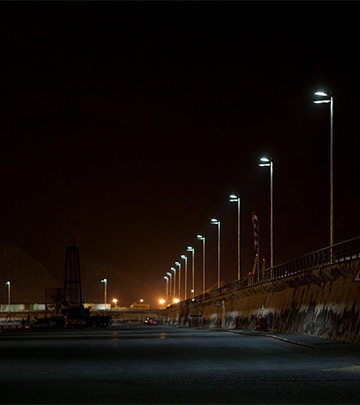 Walking path at High Tech Campus lighted up with Philips outdoor lighting to increase safety in the night